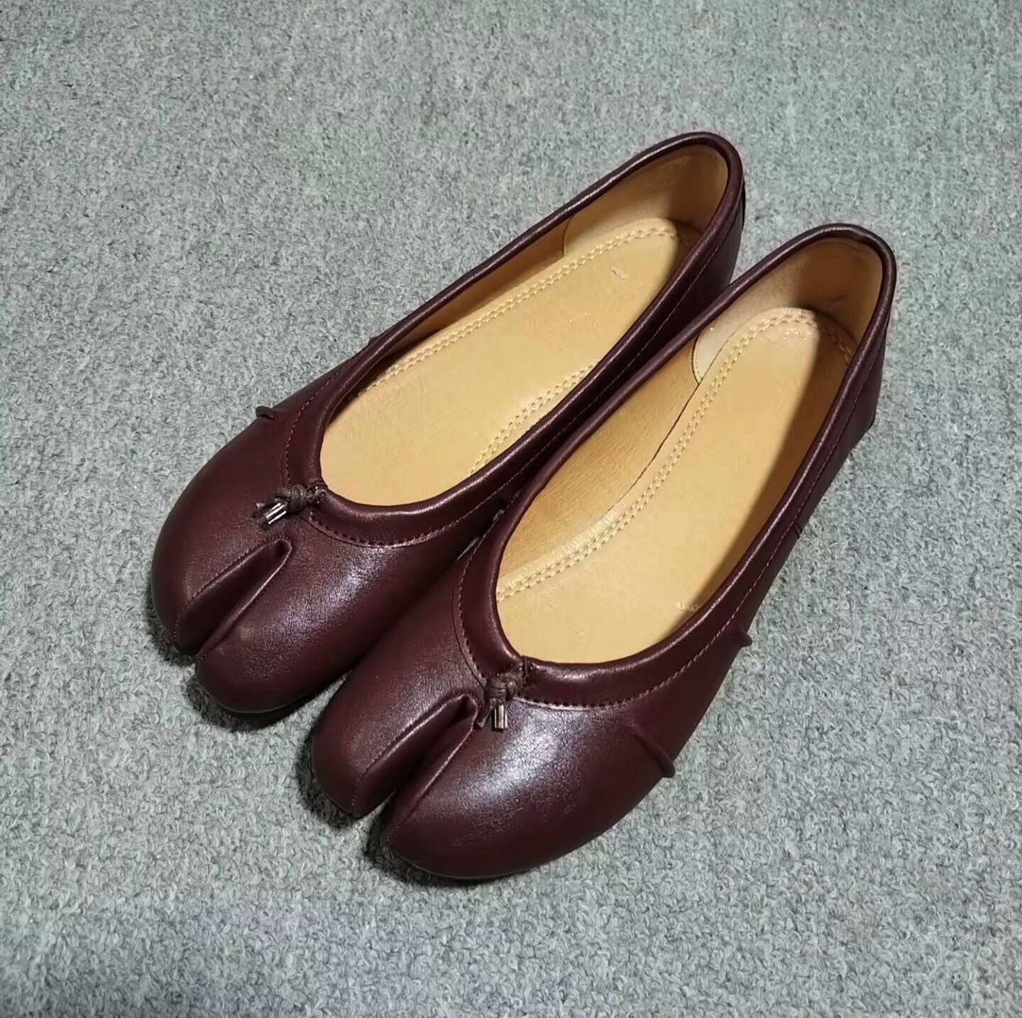 Splittoe Bow Leather Pumps