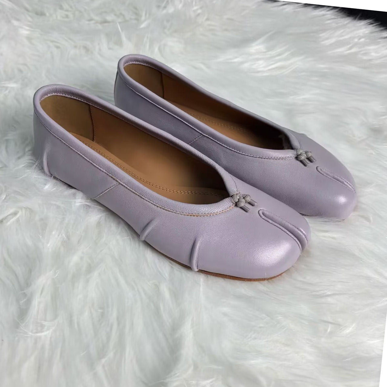 Splittoe Bow Leather Pumps